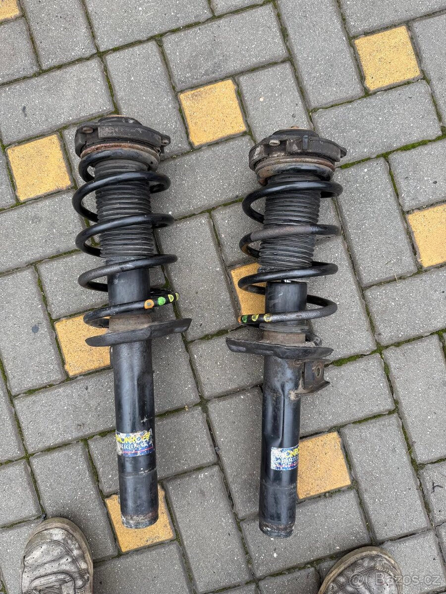 VW Passat B6 2.0 TDI předni tlumiče.