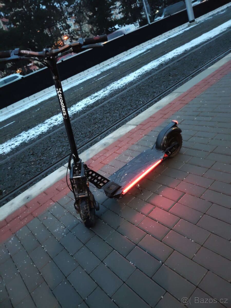 Elektrokoloběžka x-scoters