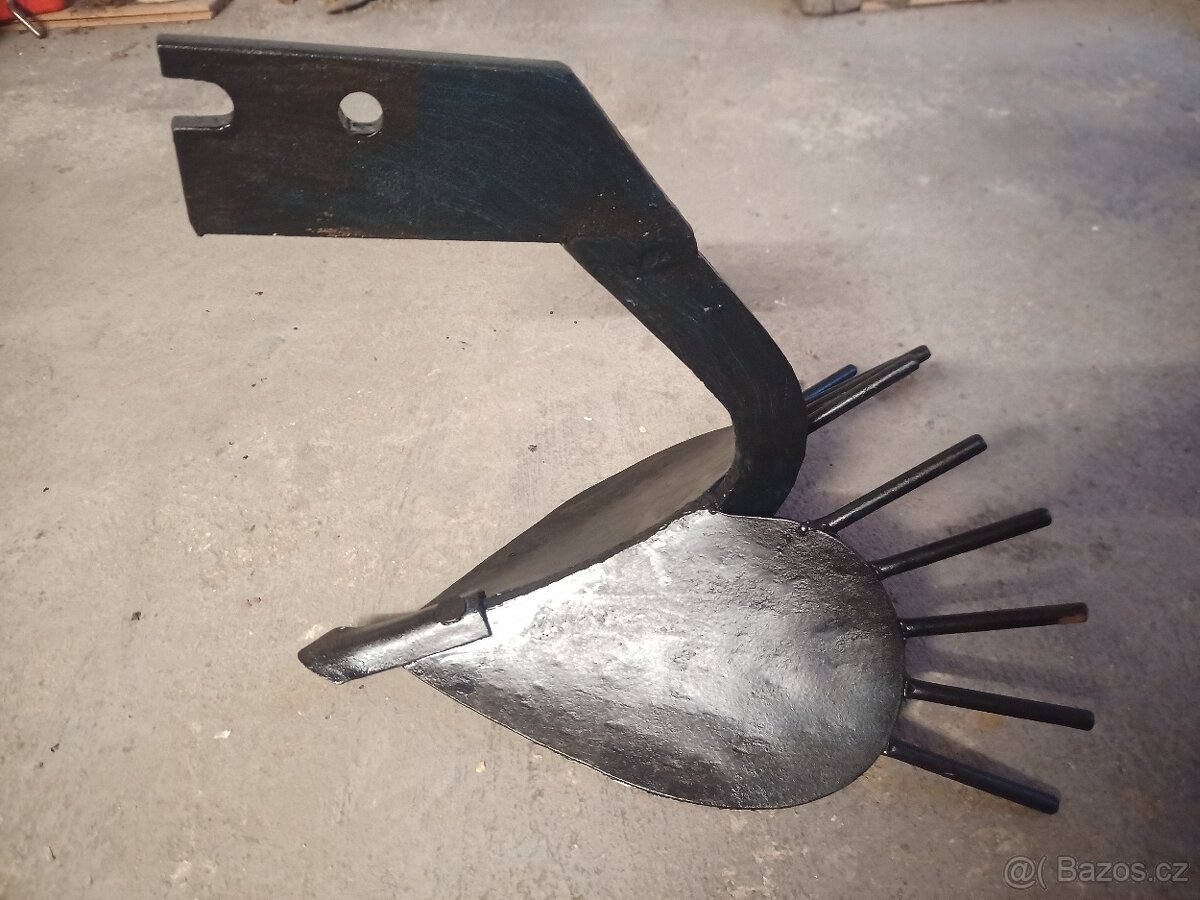 Vyorávací radlice na brambory na Vari