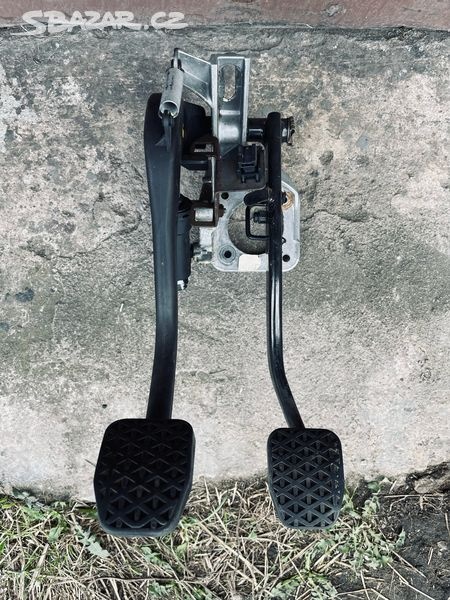 ‼️Brzdový a spojkový pedály - BMW