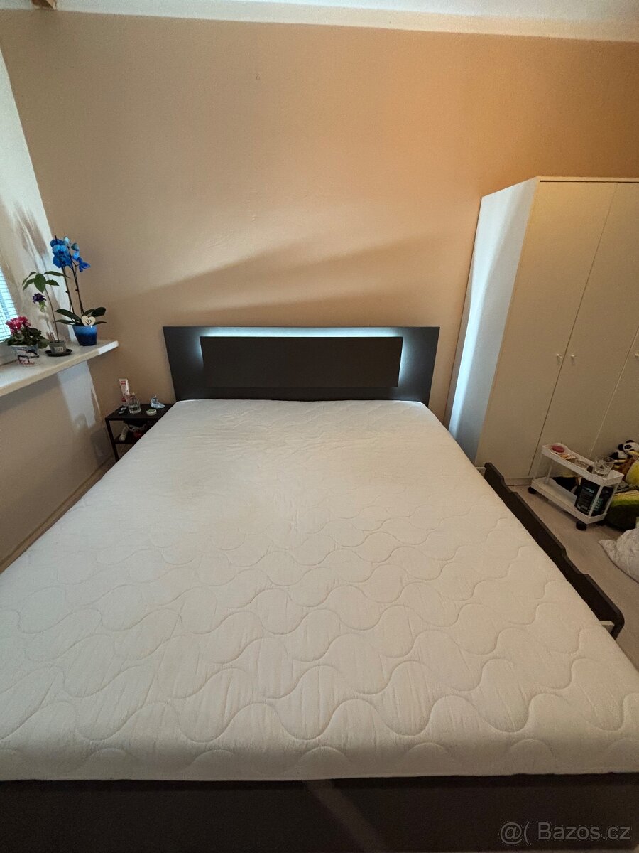 Manželská postel 180x200cm