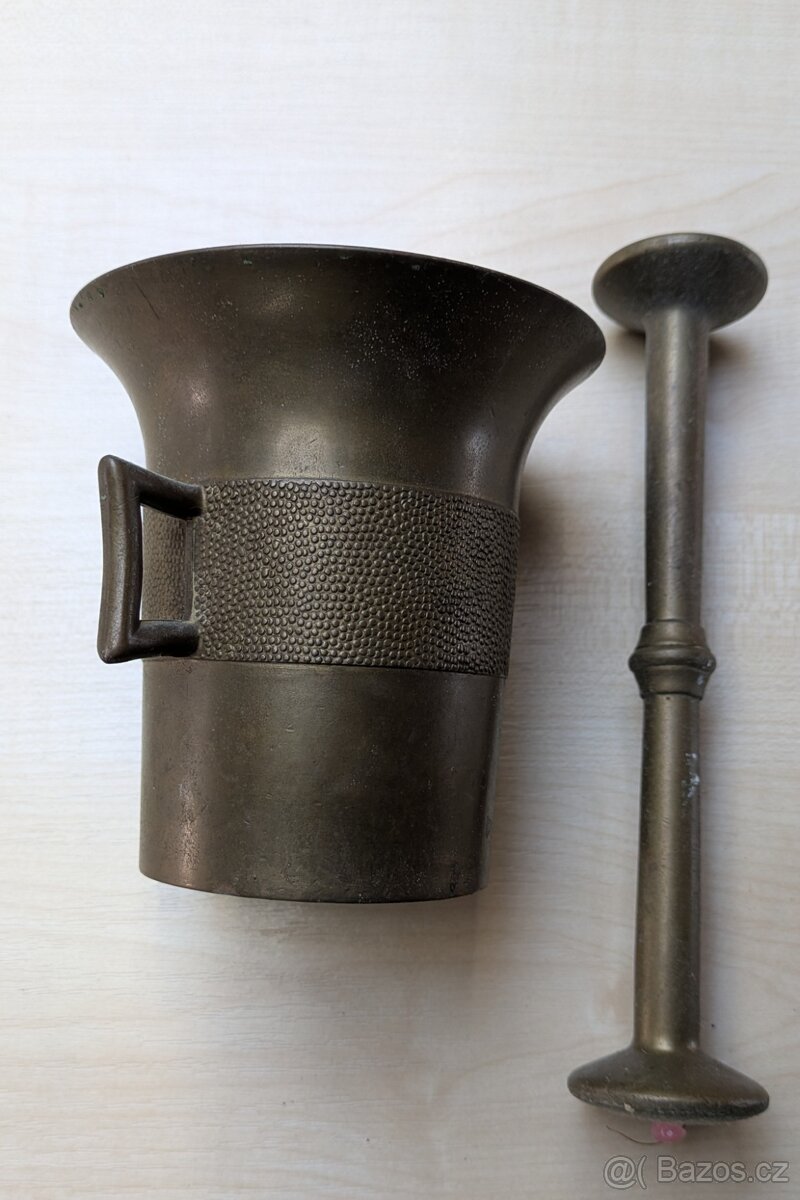 Krásný mosazný hmoždíř