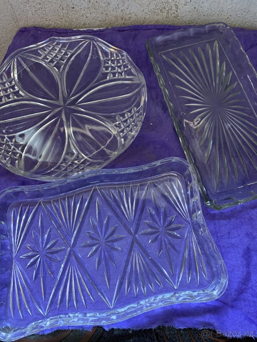 skleněné podnosy