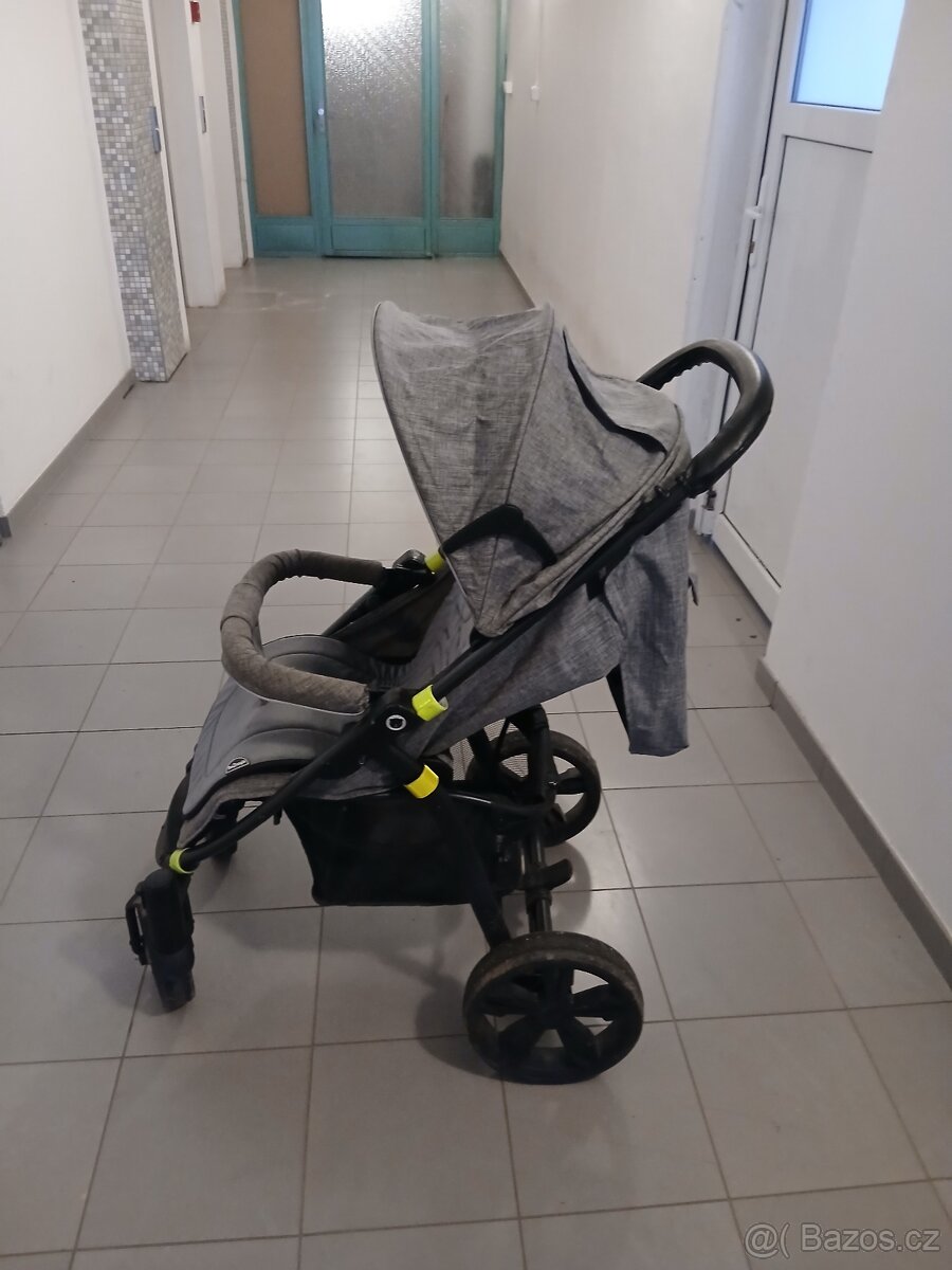 Sportovní kočárek