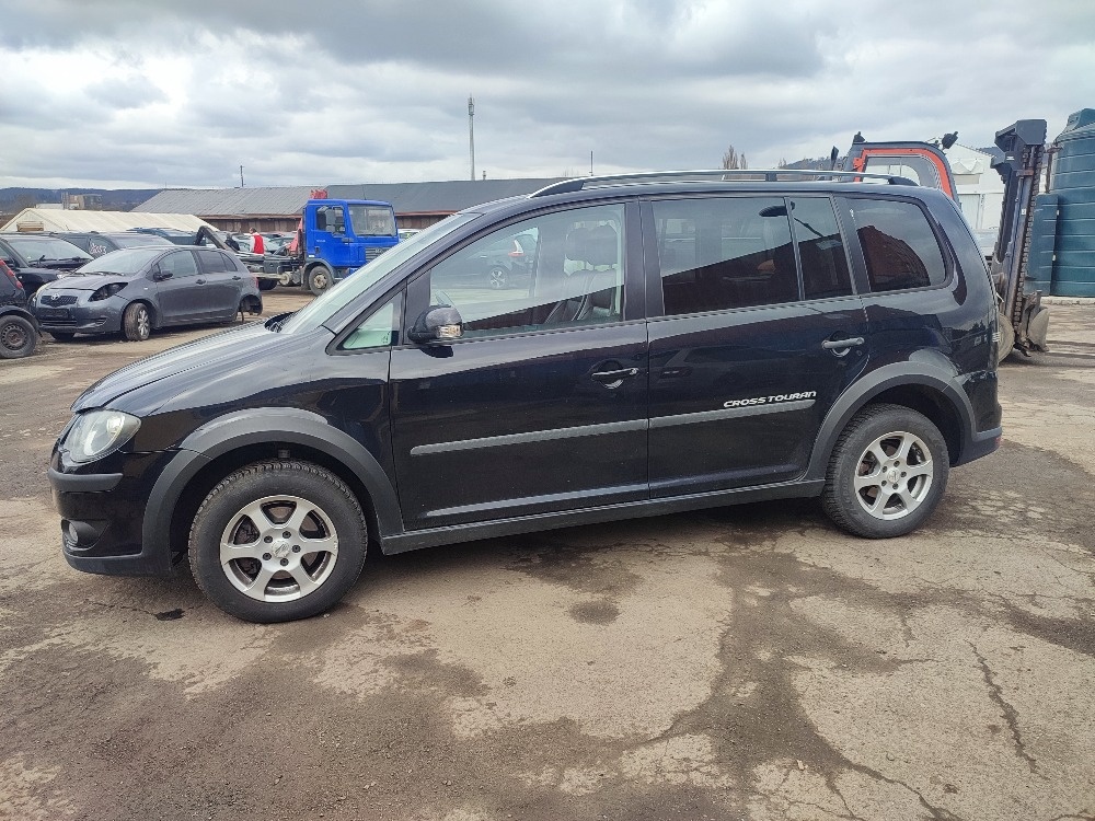 VW Touran Cross č. 2331