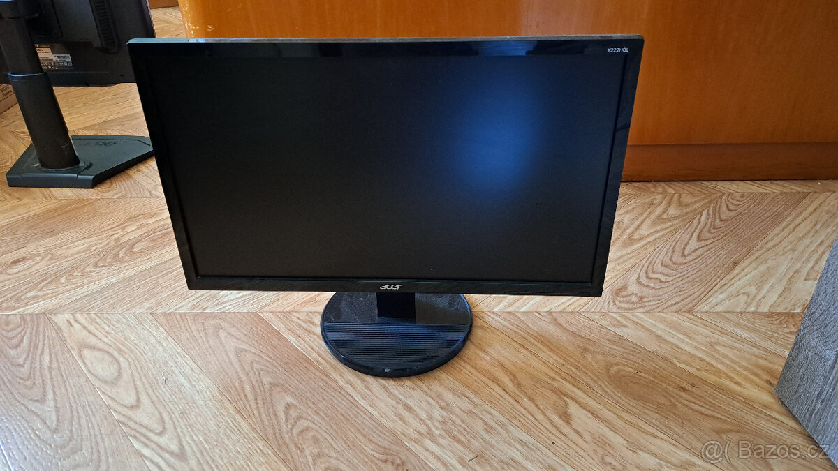 Různé monitory