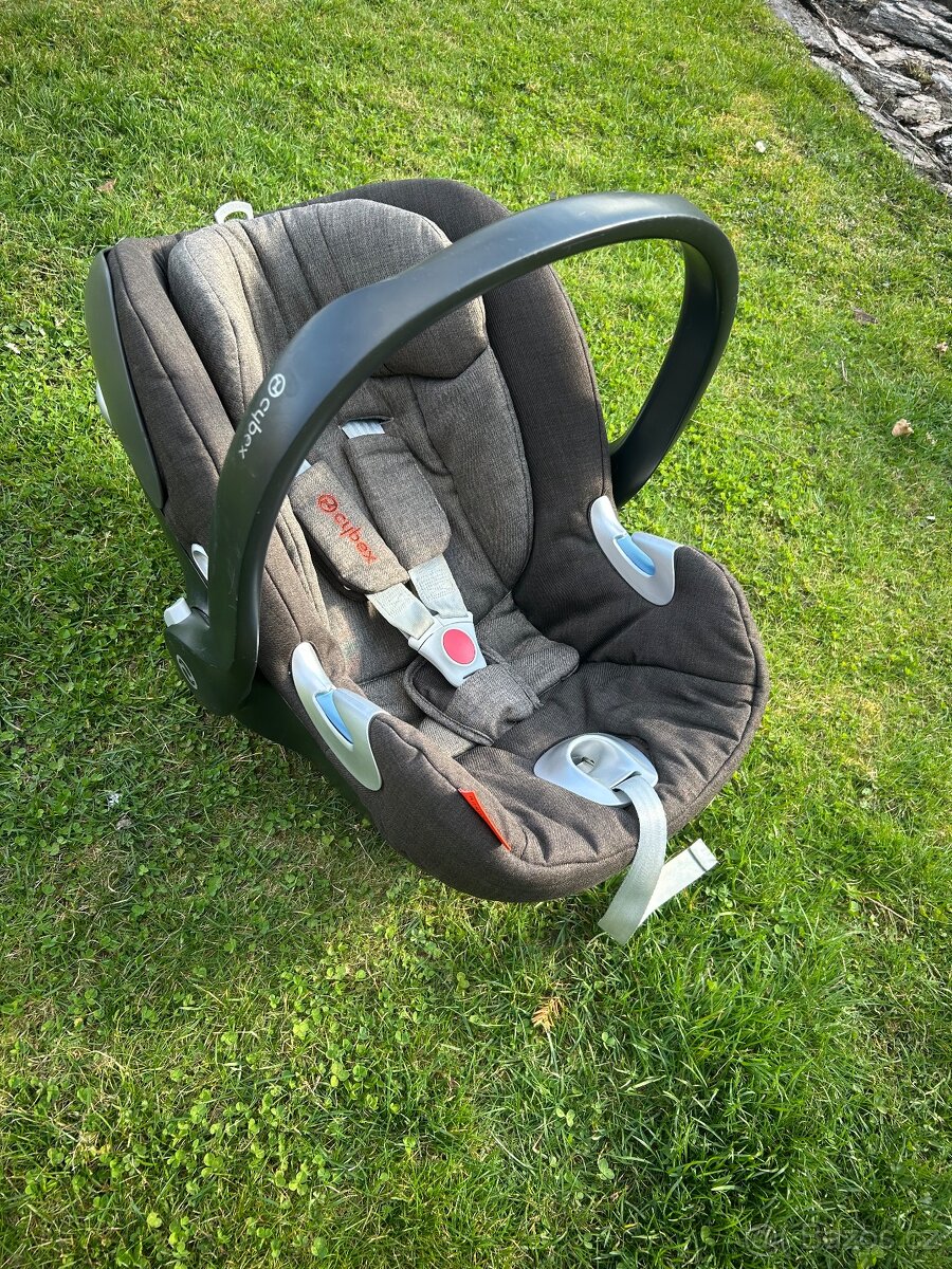 Dětská autosedačka/vajíčko Cybex Sirona se základnou