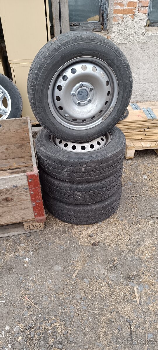 Prodám pneu 195/65 r16C Barum Vanis