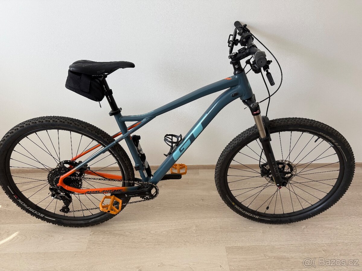 GT Avalanche Elite 29 vel.L 2020, vzduchová vidlice 120mm