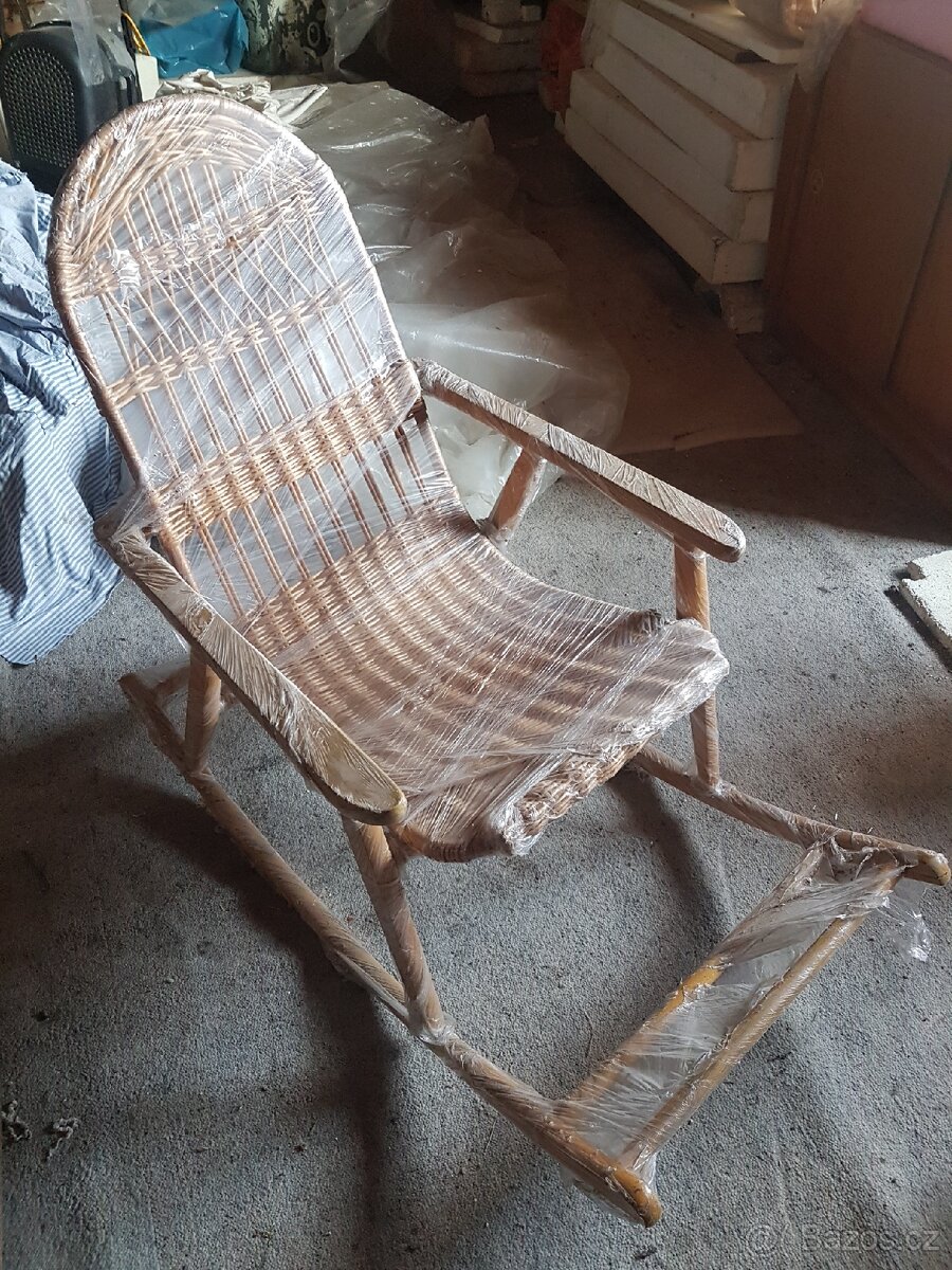 Proutěné houpací křeslo