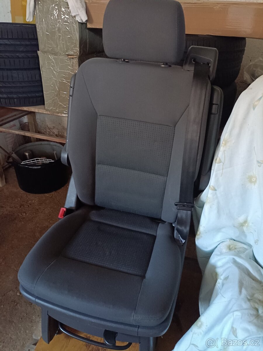Otočné sedačky pro Multivan T5
