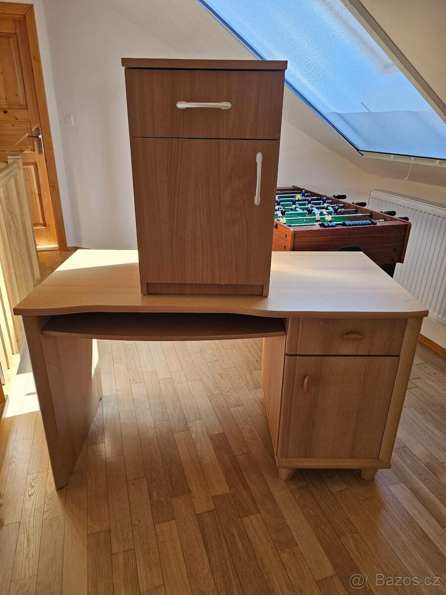 dětský psací stůl a noční stolek