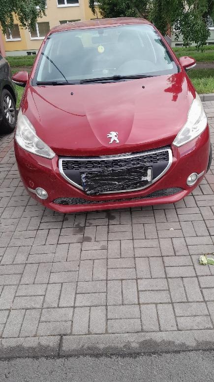 PEUGEOT 208 1,2. Benzín.