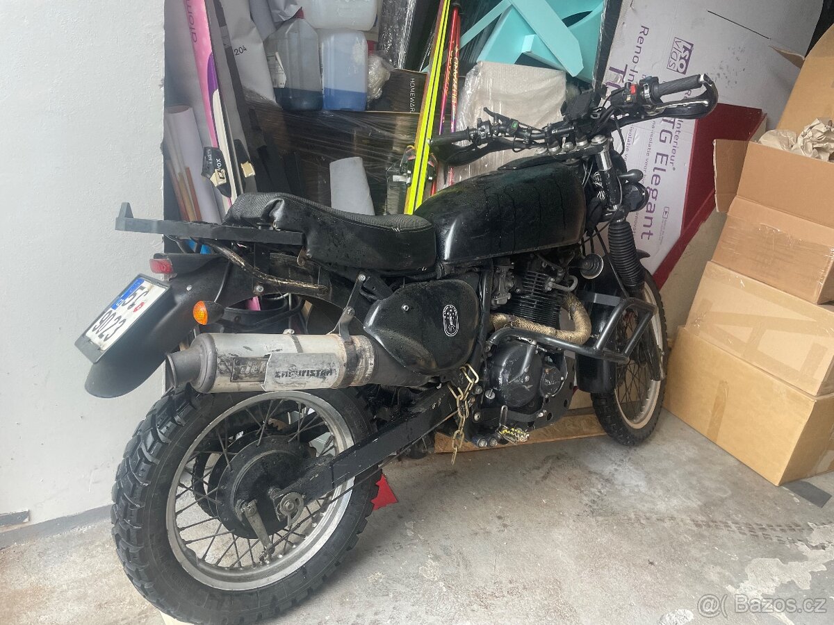 SUZUKI DR 750 SCRAMBLER RATBIKE