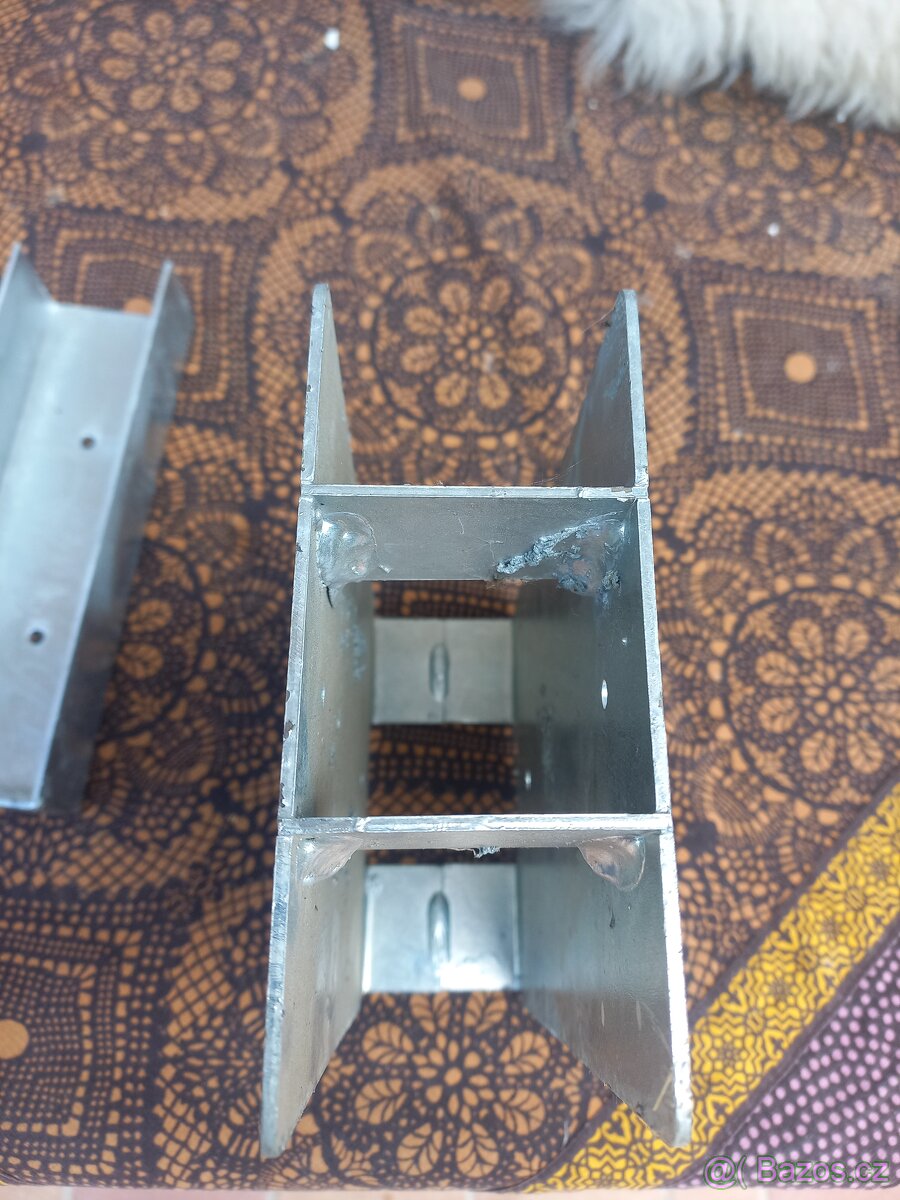 Držák podhrabove desky ZN průběžný 20 cm