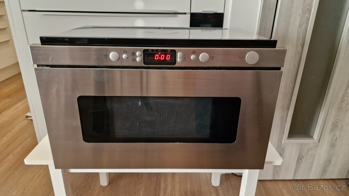 Mikrovlnná trouba IKEA HYUSKHOLLA, 750W