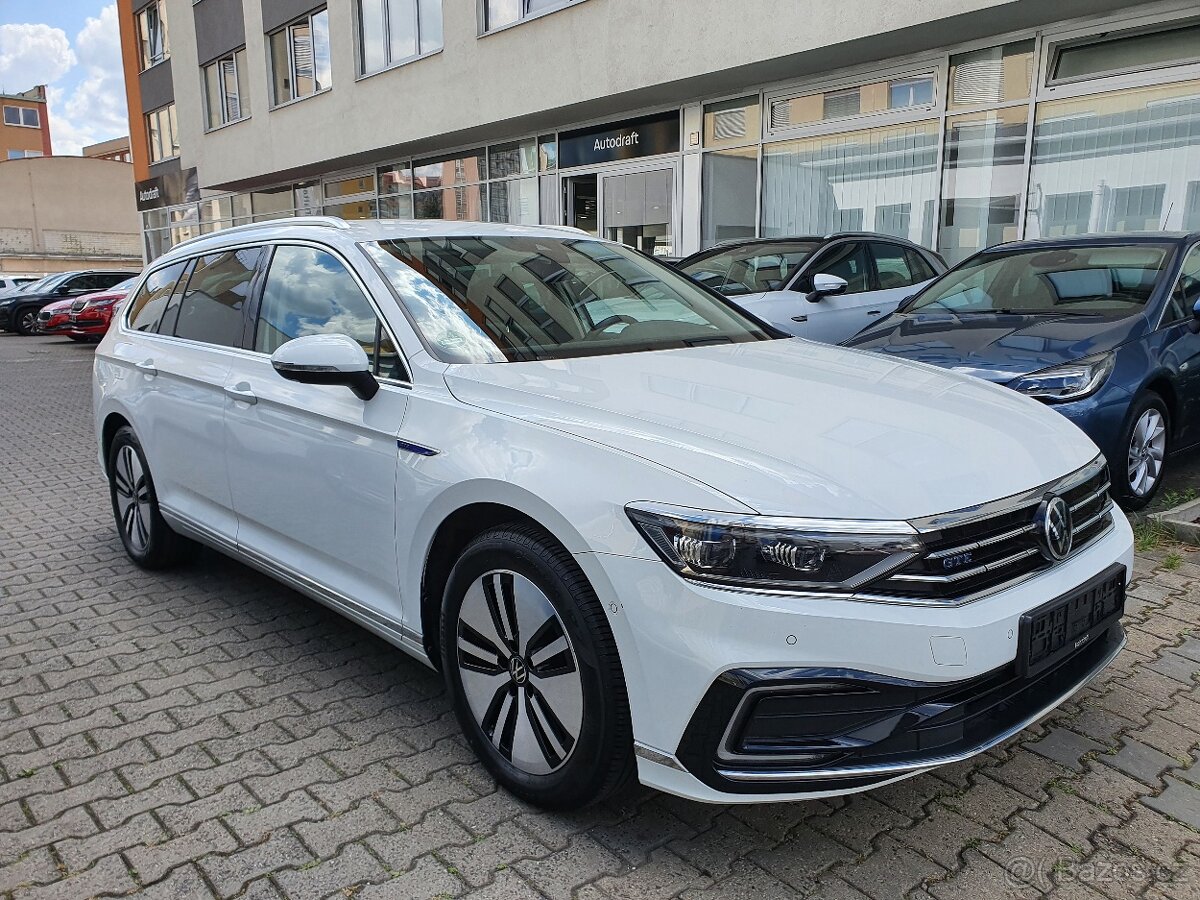 VW Passat B8 GTE Variant 1.4TSI 160kW DSG - záruka Autodraft