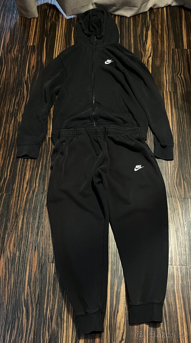 Nike Souprava