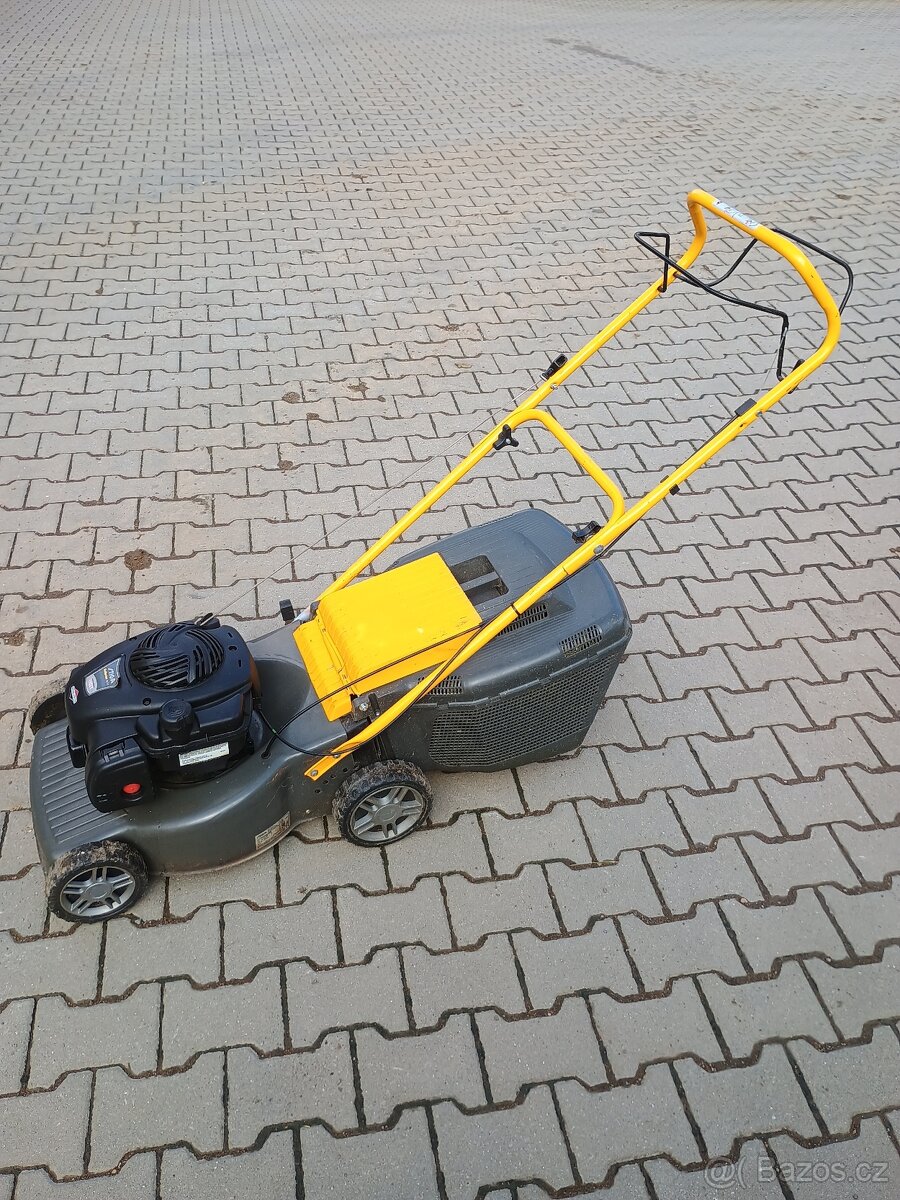Zahradní sekačka Mountfield a Stiga