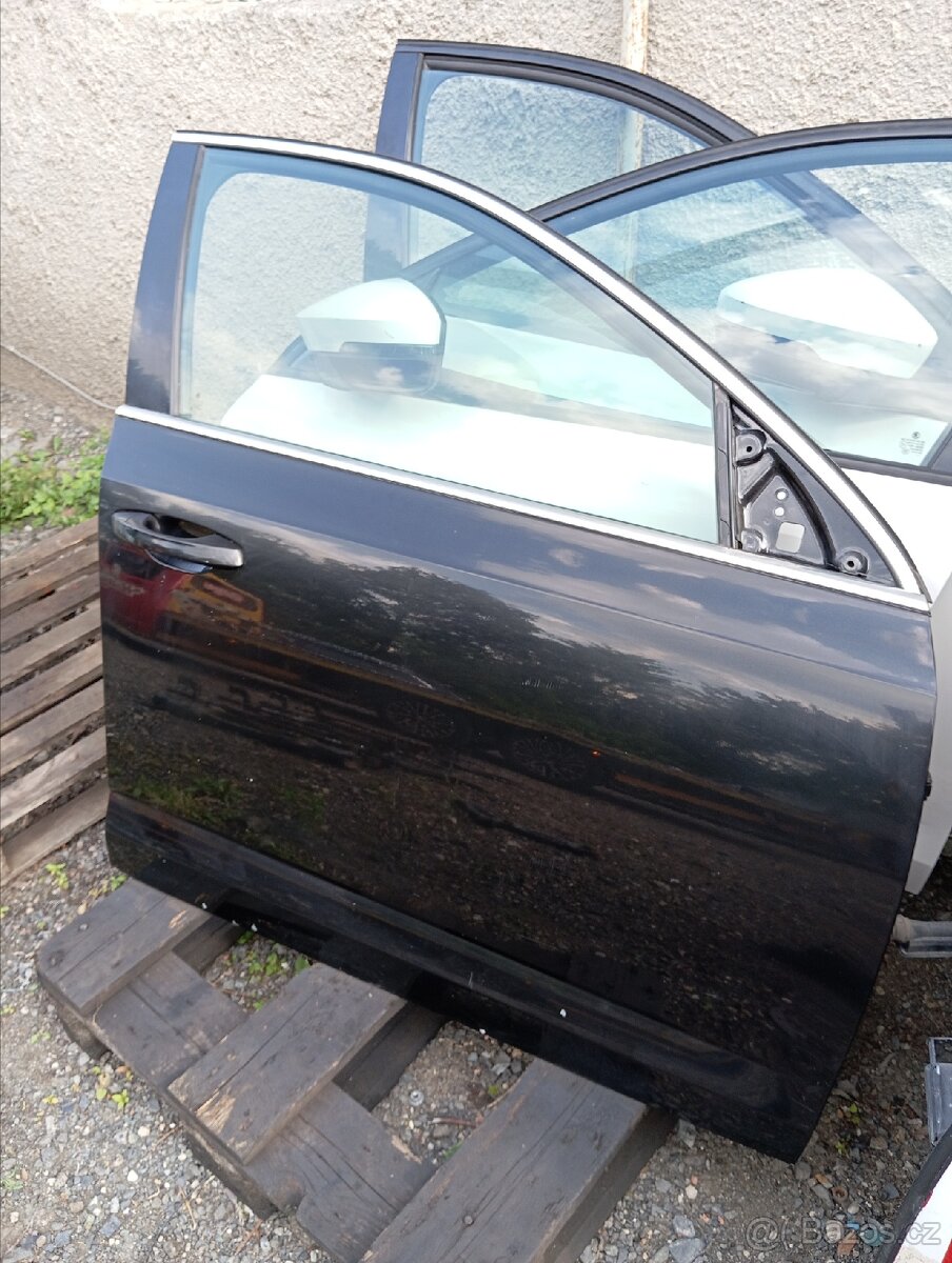 Škoda Octavia 3 iii práve přední dveře LF9R