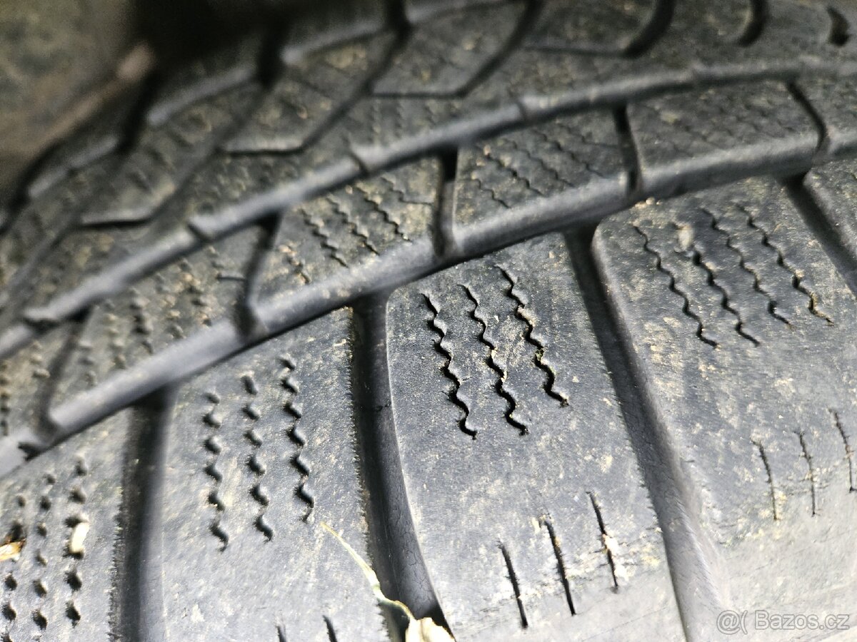 3 zimní pneu Vraník 215/55 R17 na dojetí, volat