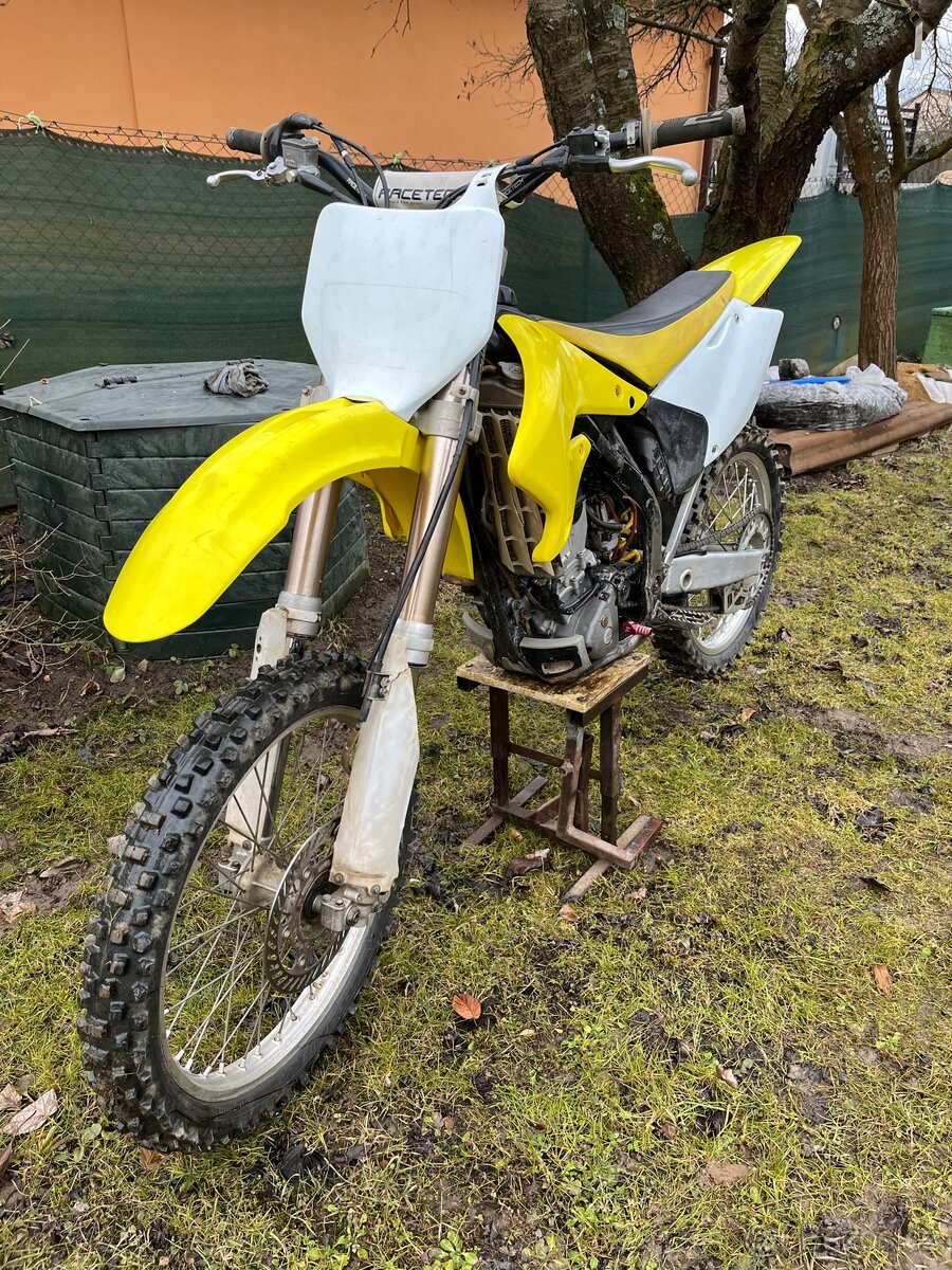 Suzuki rmz 250