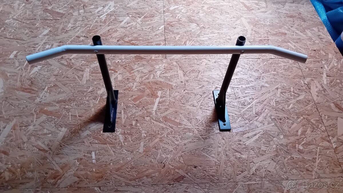 Hrazda na zeď