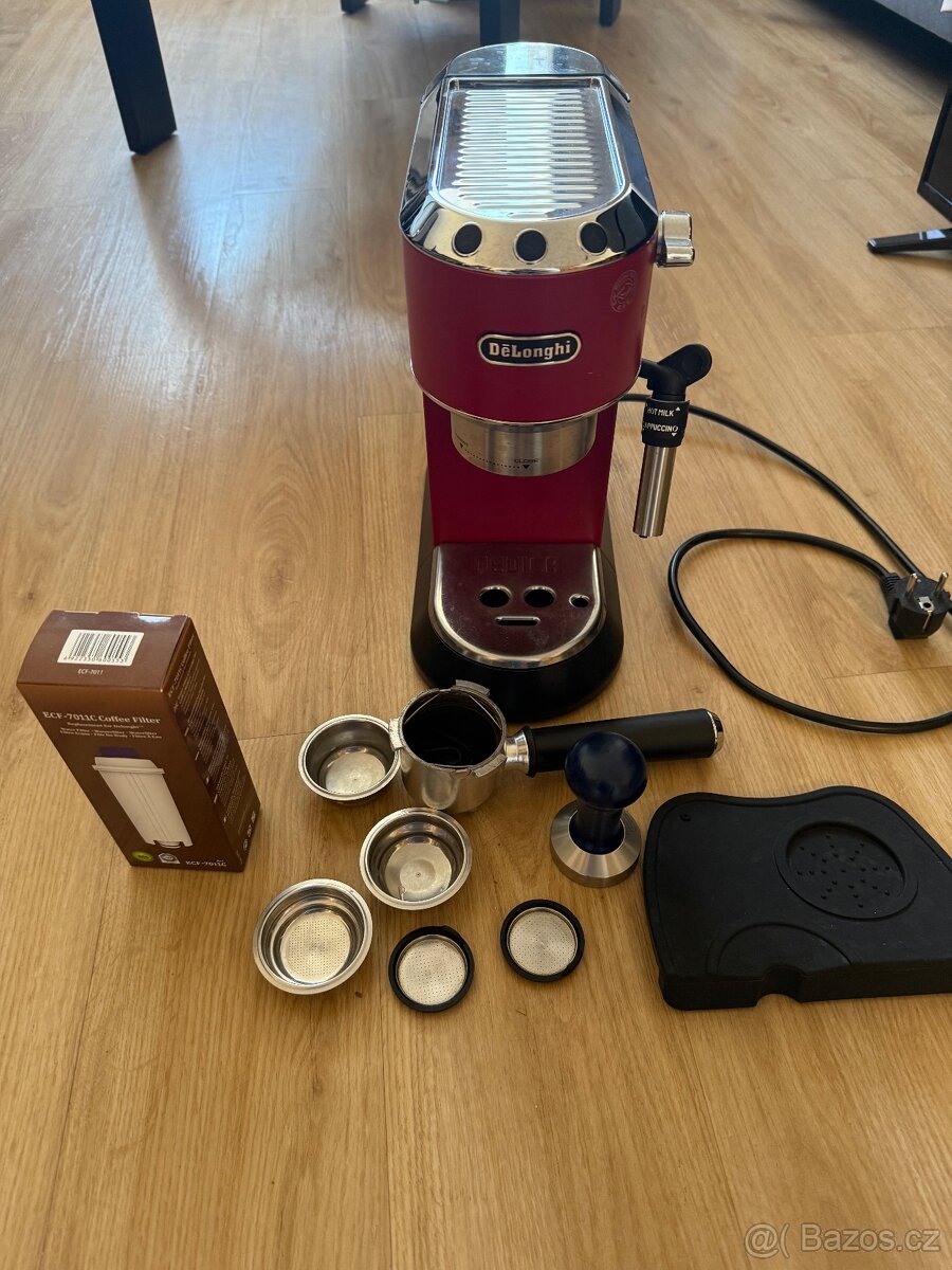 De'Longhi Dedica EC 685.R