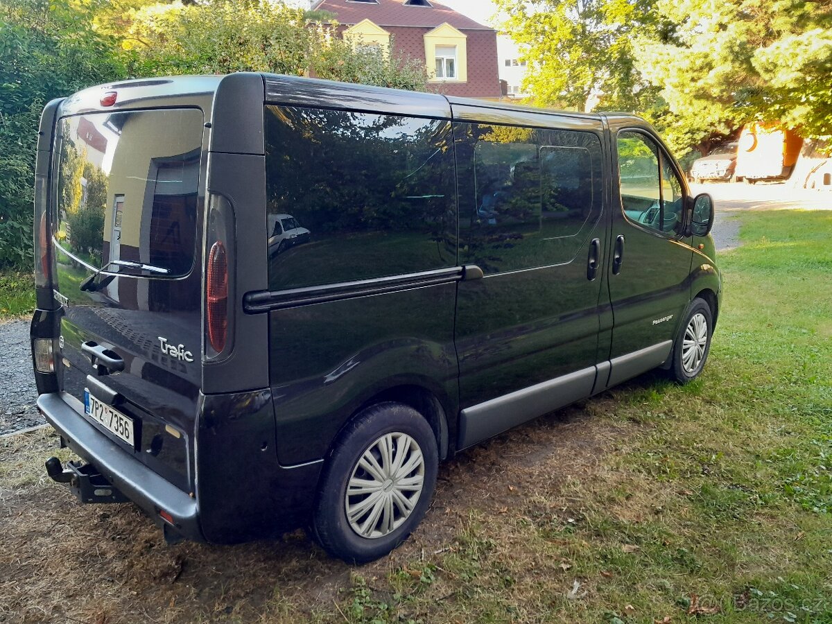 Renault Trafic Passenger 2.5 Dci - 7 míst