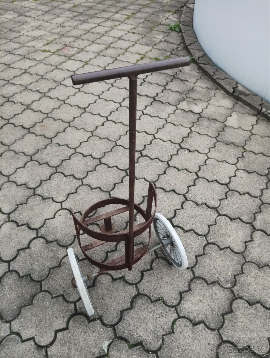 Vozíček na propanbutanové láhve