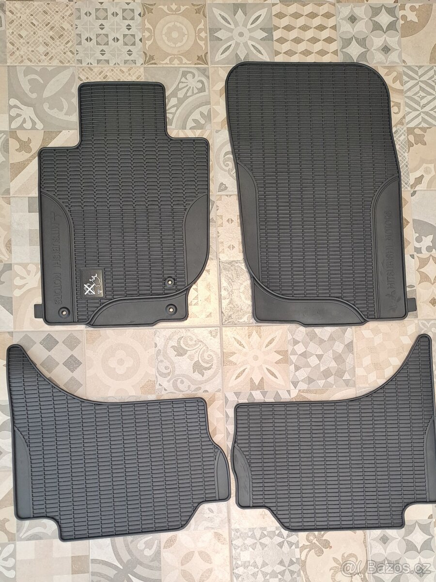 Originál sada gumových autokoberců pro Mitsubishi L200
