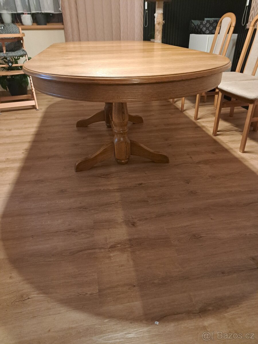 Rustikální jídelní stůl