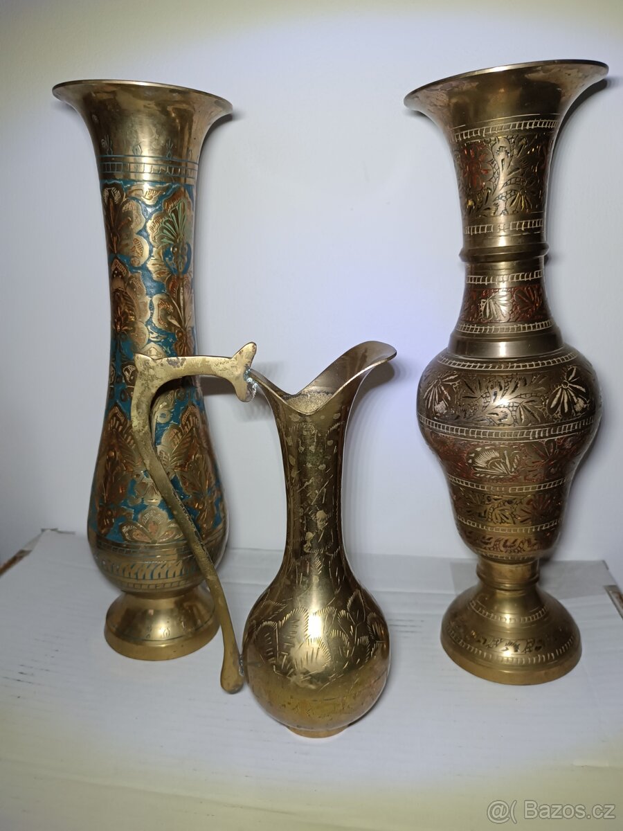 Stará mosazná sada 2x váza + karafa, Orient