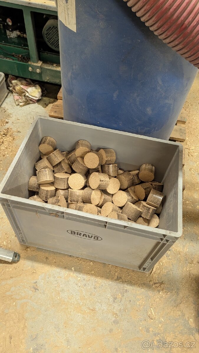 Dubové brikety ze sušeného dubové dřeva