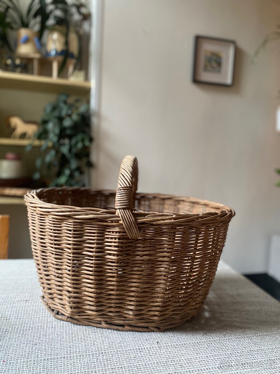 Velký proutěný koš
