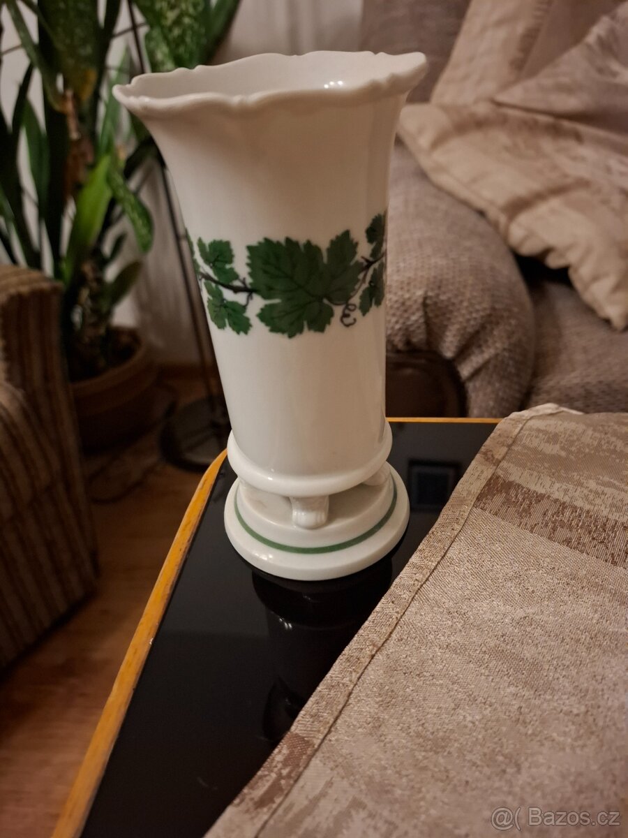 Vaziička z míšeňského porcelanu