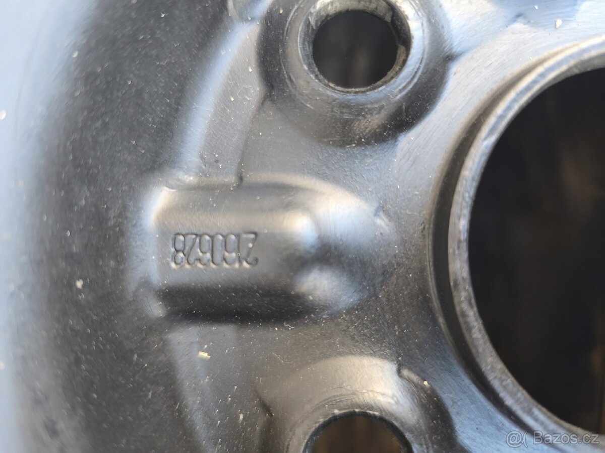 Toyota plechová kola 5x114.3ET45