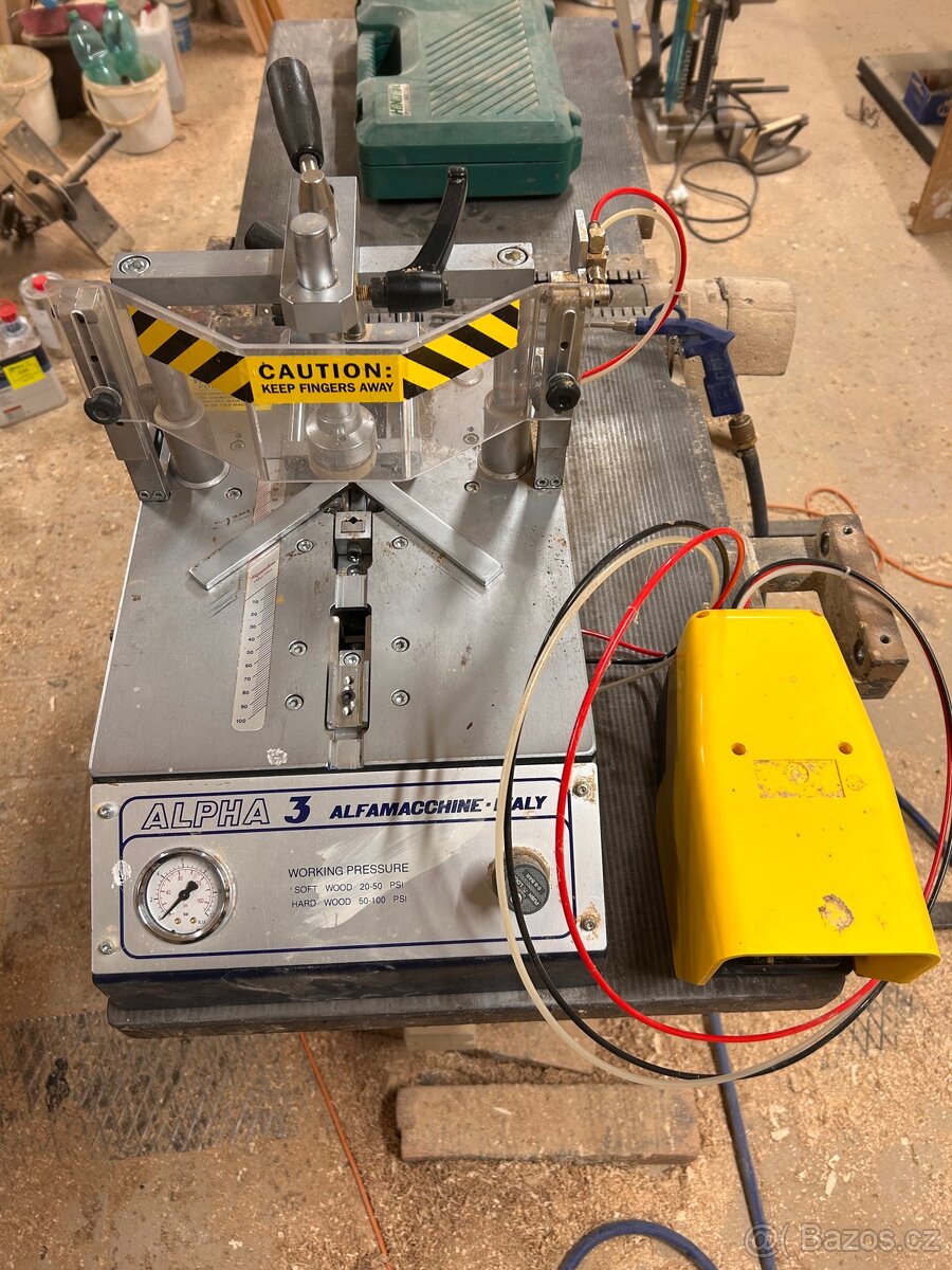 Pneumatická sponkovačka lišt