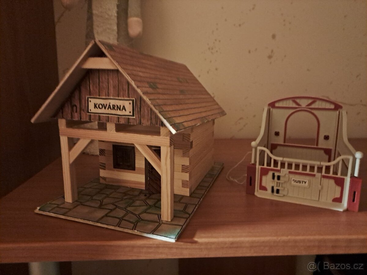 Prodám Schleich koně stáje a příslušenství