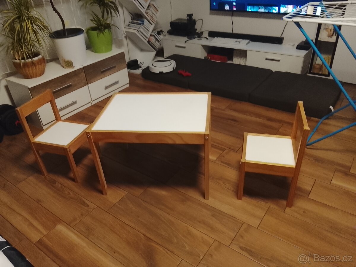Dětský stoleček