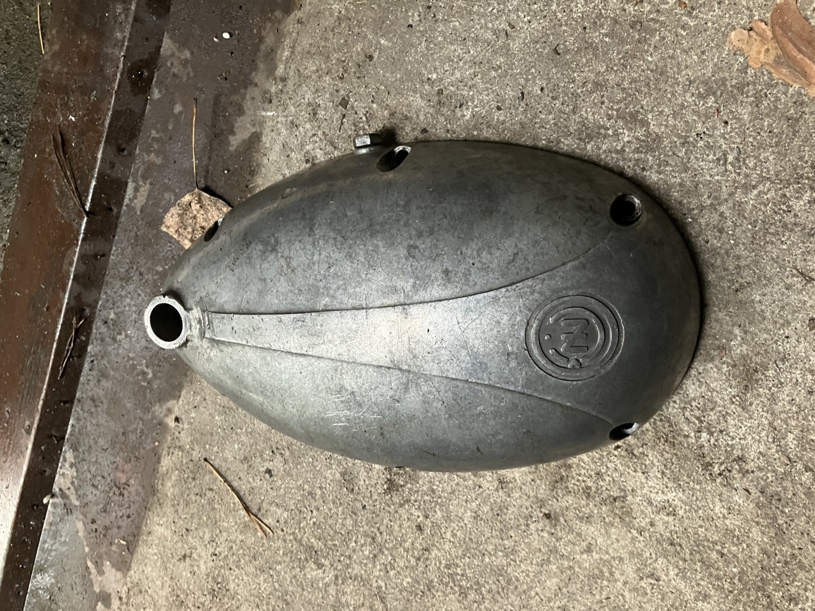 víko motoru na čz 150