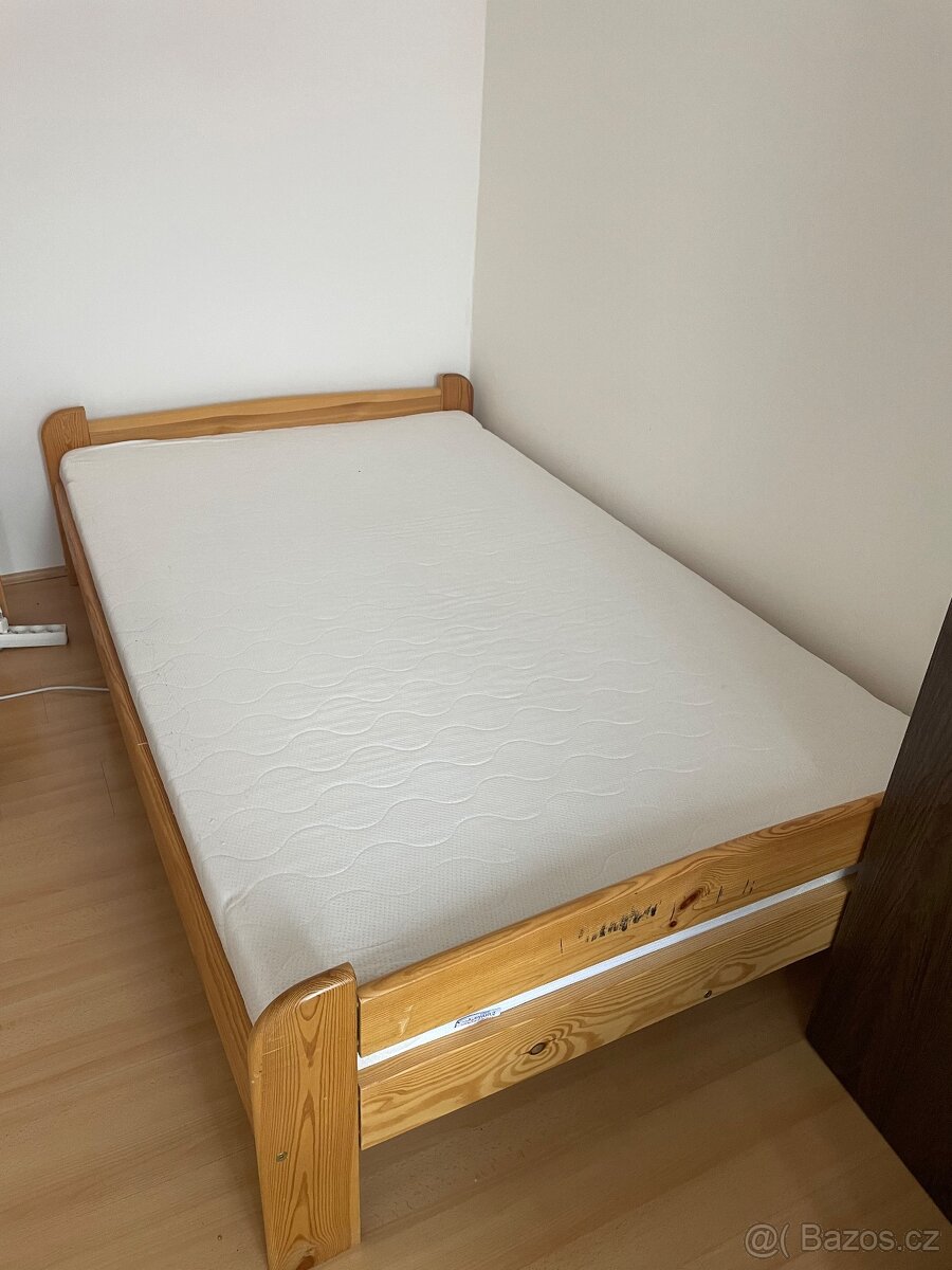 Postel s matrací