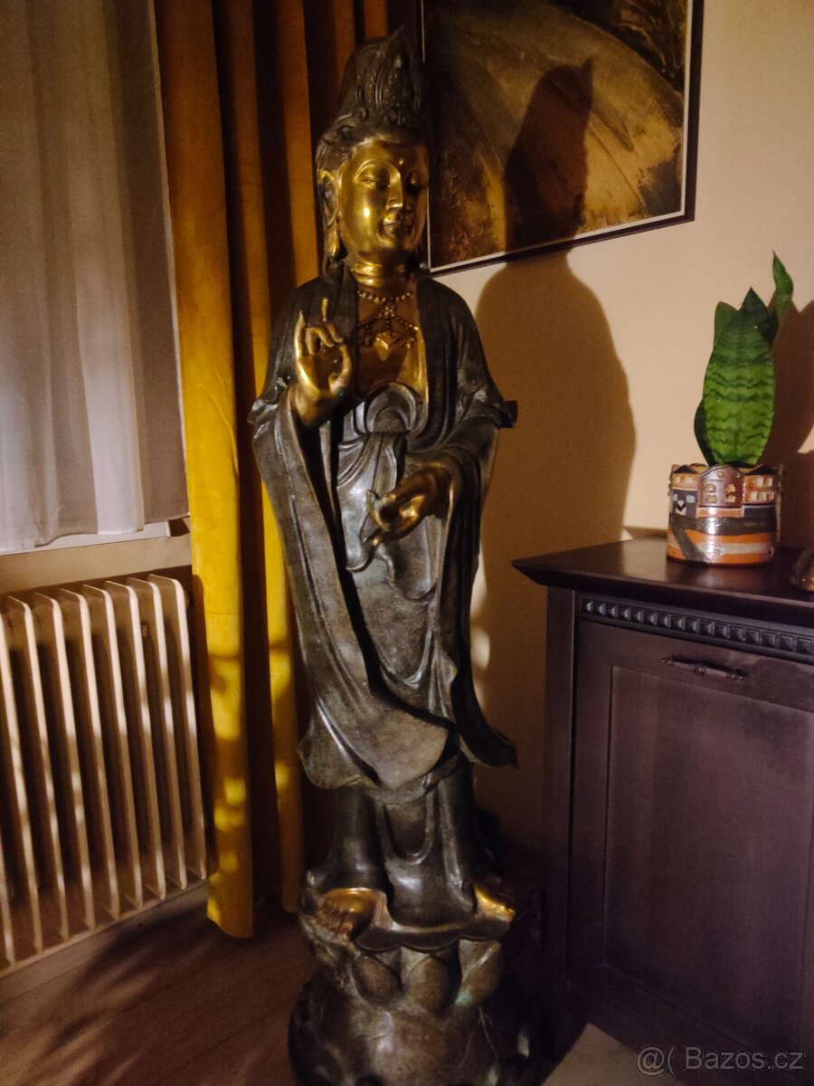 Budha - starožitná socha Kwan Jin v životnej veľkosti