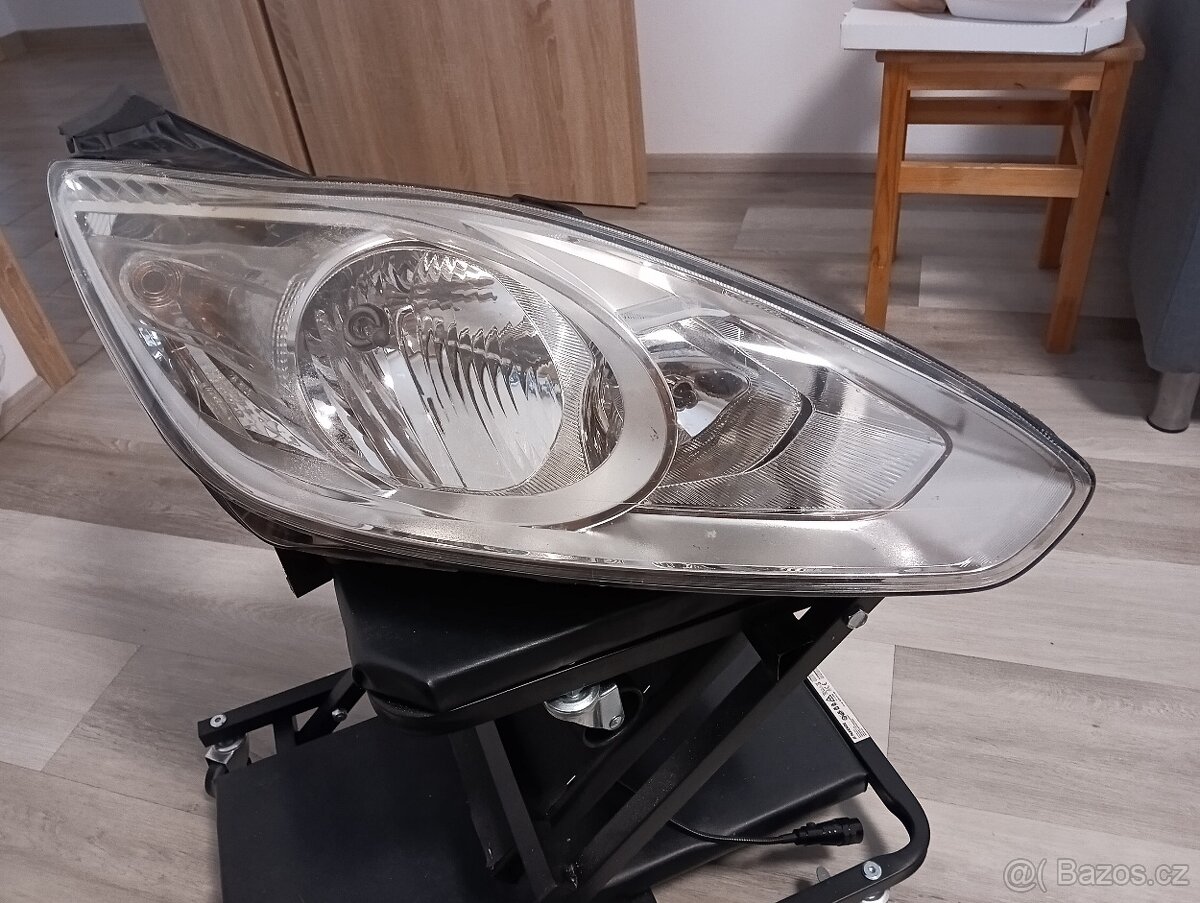 Světlo Ford C-Max II