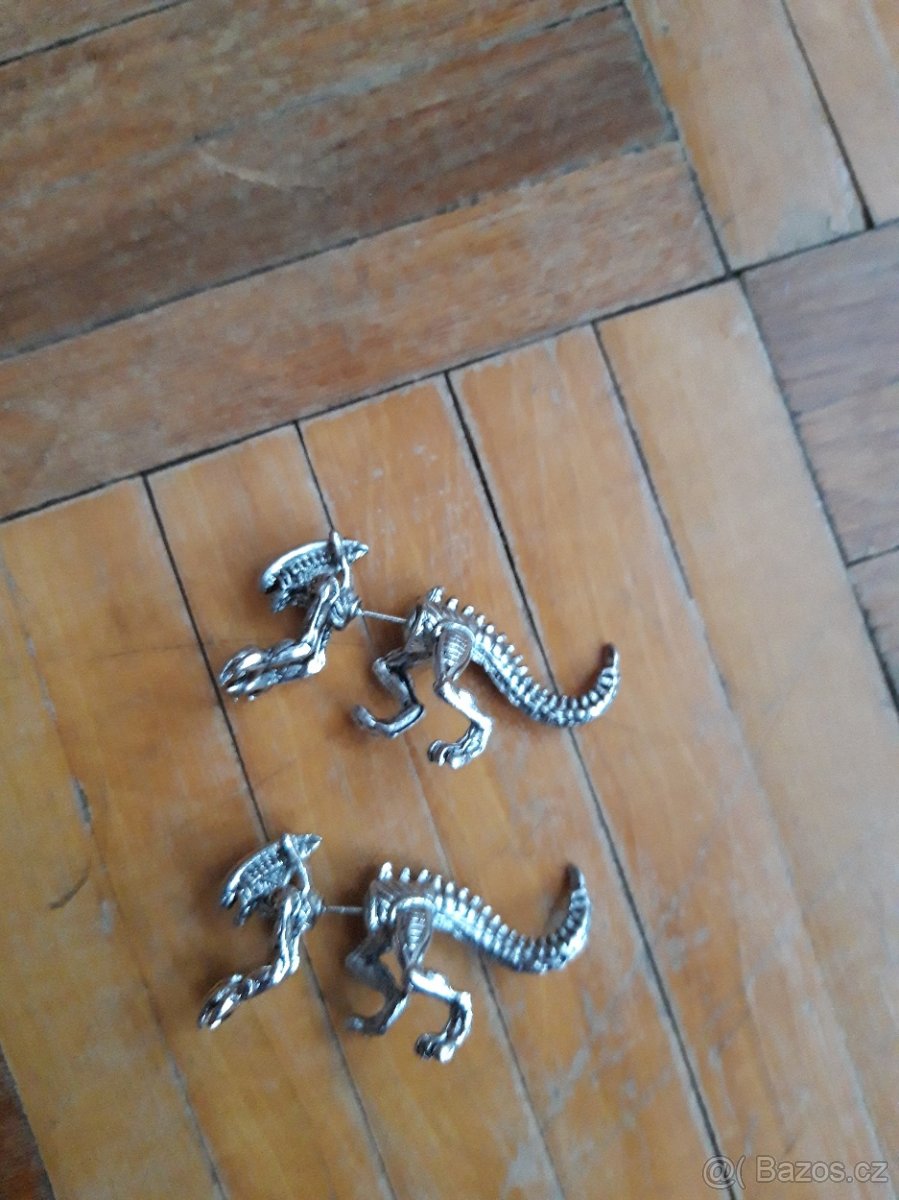 Náušnice vetřelci