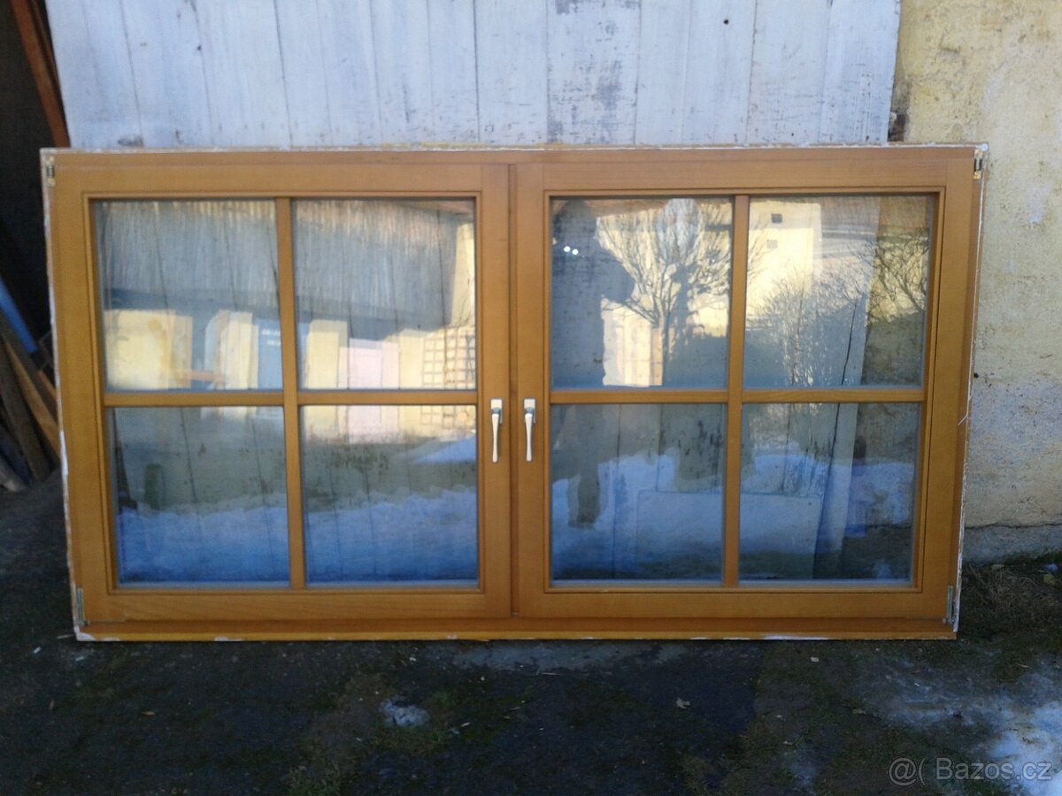 Dřevěné okno 224 x 123 cm