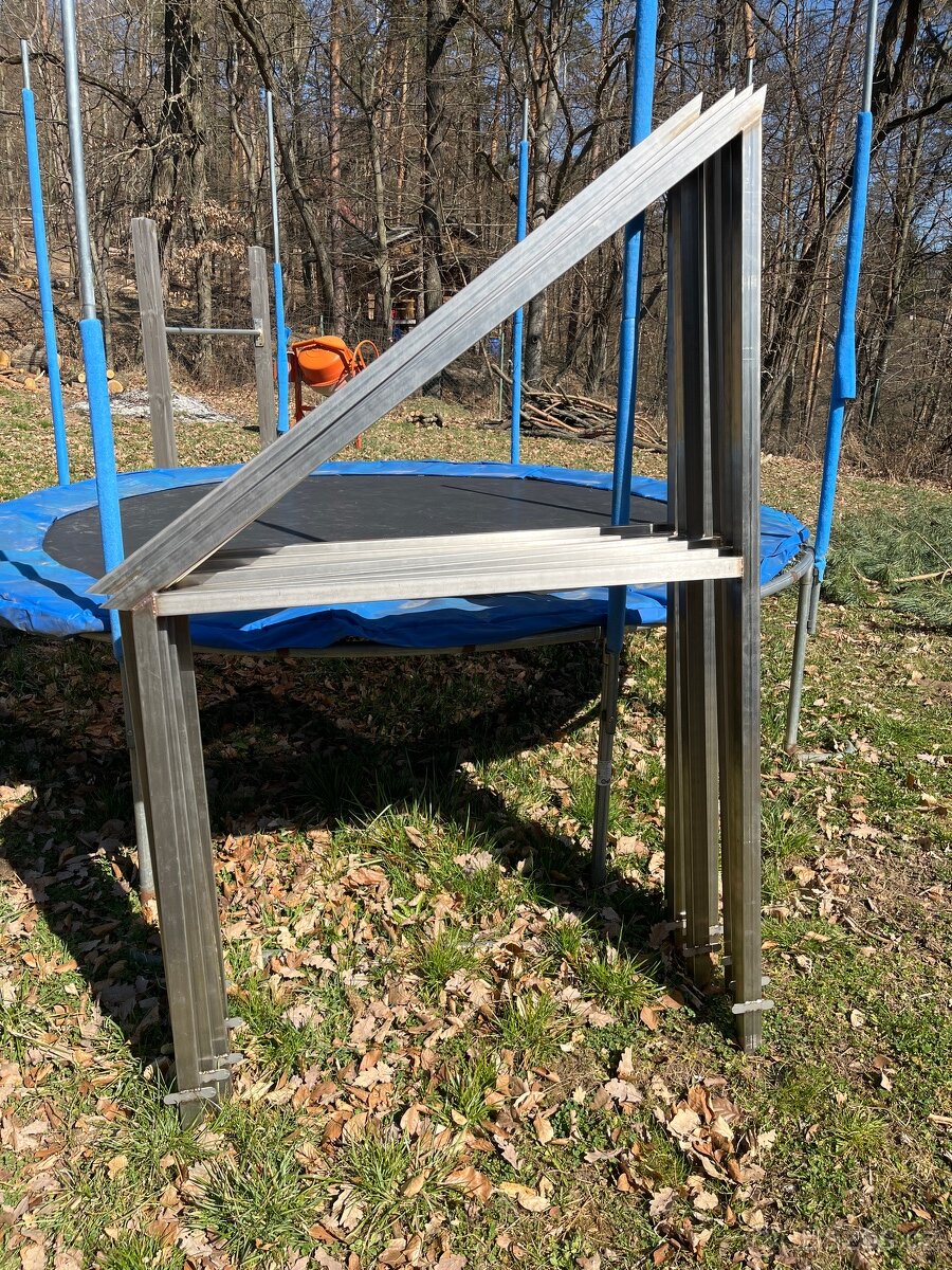 8ks stojanu fotovoltaicke elektrarny Nerez