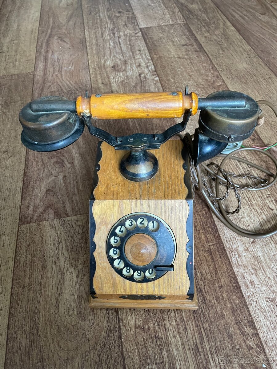 telefon funkční dřevěný