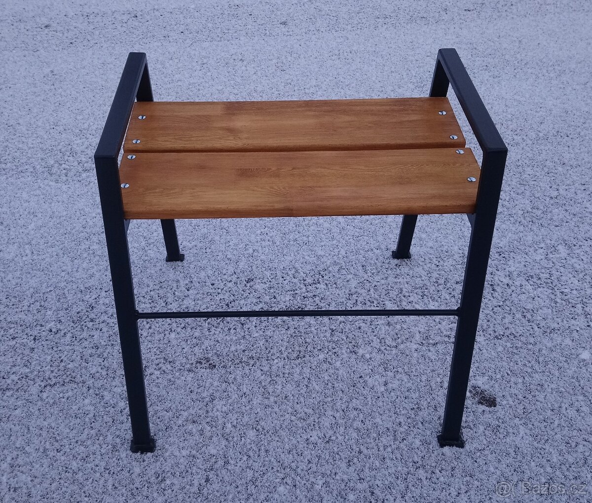 Zahradní stolička s rukojetí