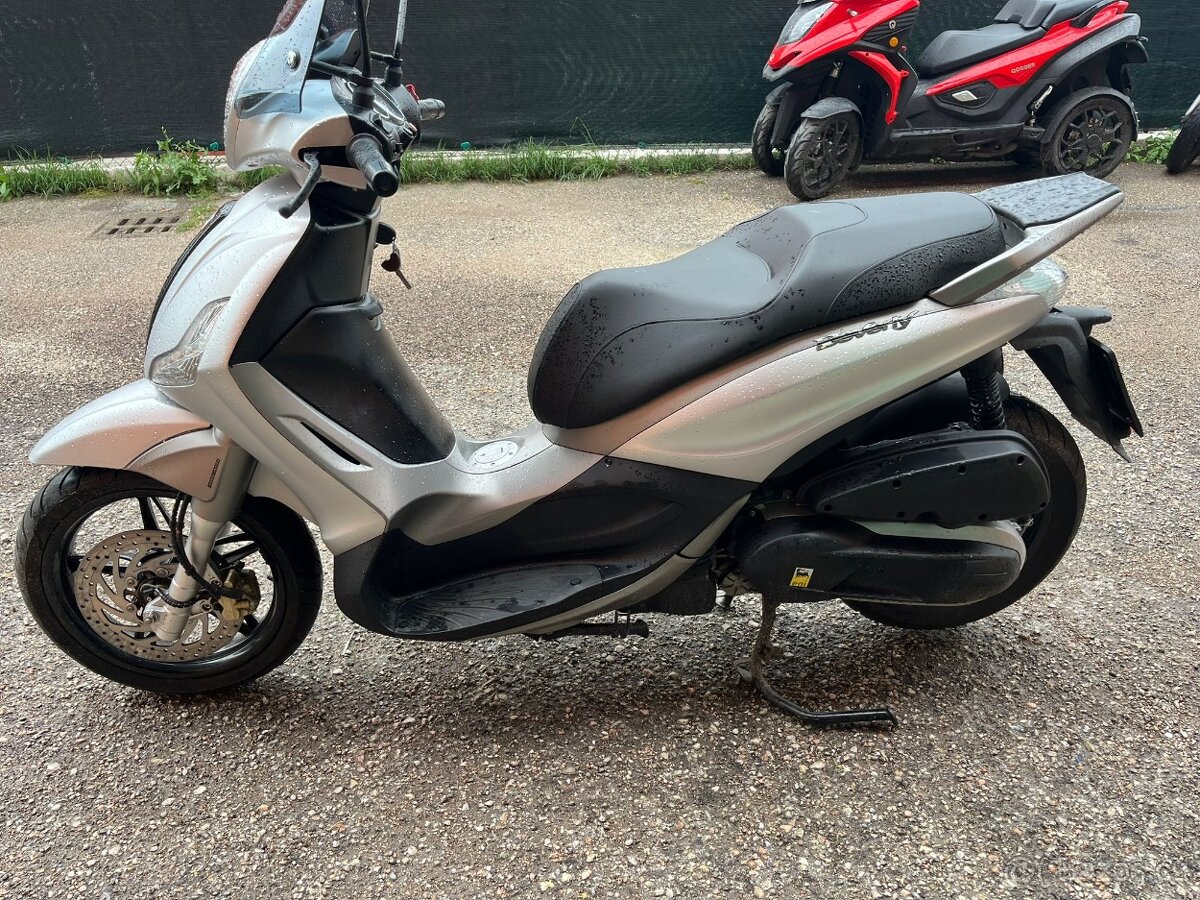 Piaggio Beverly 350 i.e. Sport Touring (2016) velmi pěkný